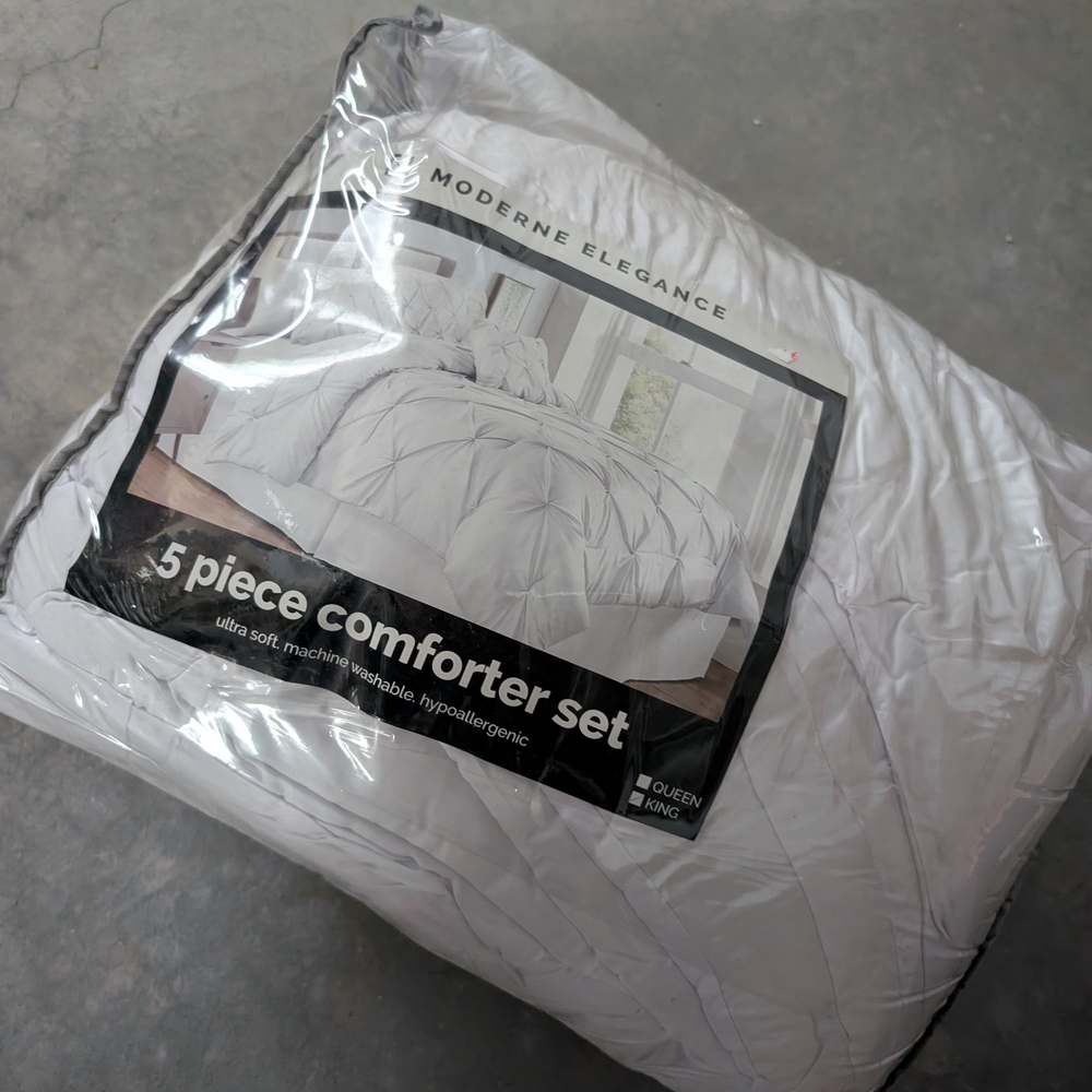 Brand New! Bed In Bag! 5 Piece White Comforter Set!